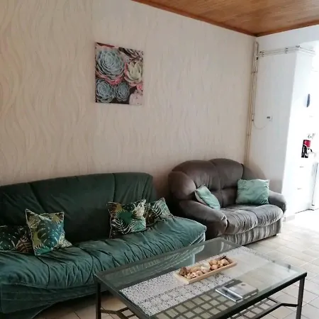 Rez-de-chaussee A Proximite De La *