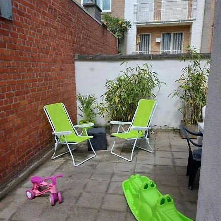 Rez-de-chaussee A Proximite De La *