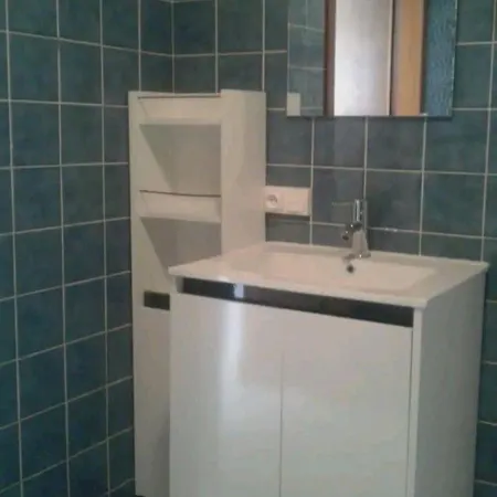 Rez-de-chaussee A Proximite De La דירה