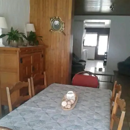 Rez-de-chaussee A Proximite De La *