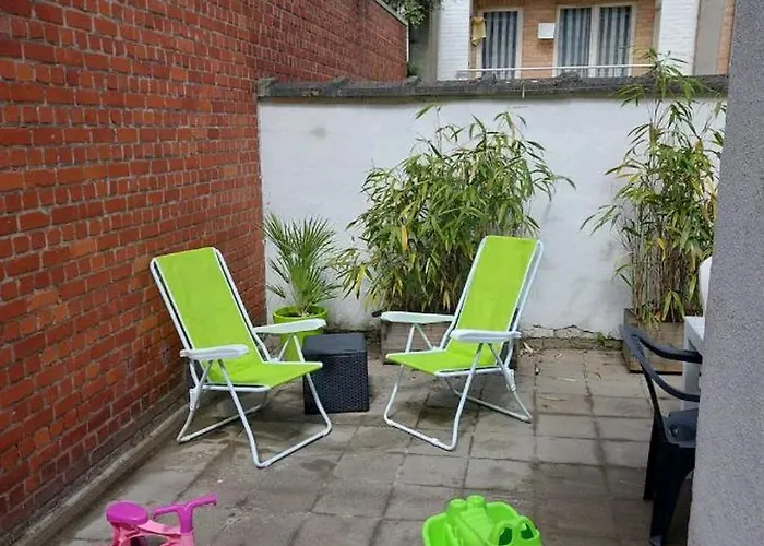 Rez-de-chaussee A Proximite De La *