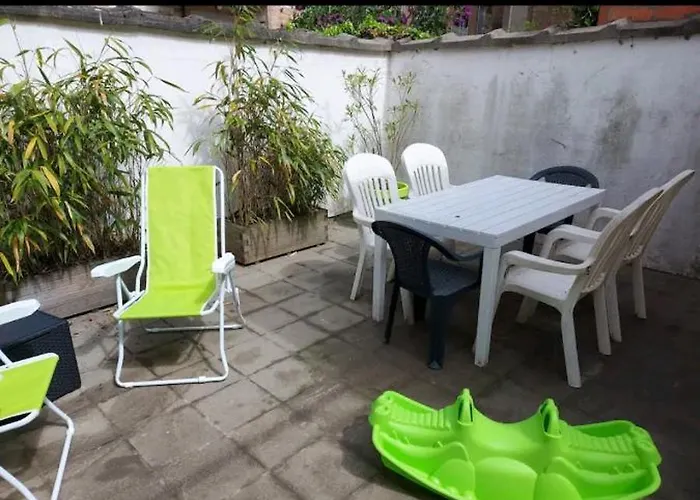 Rez-de-chaussee A Proximite De La