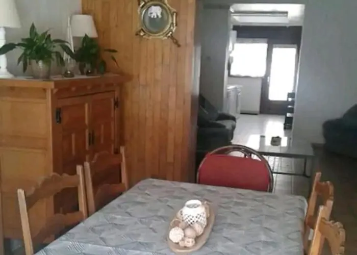 Rez-de-chaussee A Proximite De La *