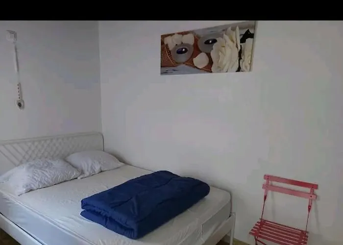 Apartment Rez-de-chaussee A Proximite De La *